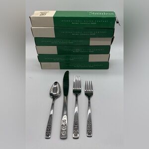 Wm Rogers Custom Stainless Flatware Suncrest Spring Charm 24 Pieces NEW OPEN BOX